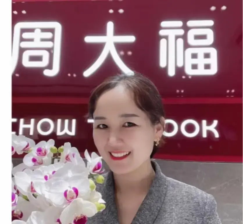 盐城周大福金店一拖三事件完整版视频-射阳周大福突发一拖三全程回顾-周大福金店一拖三事件最新进展