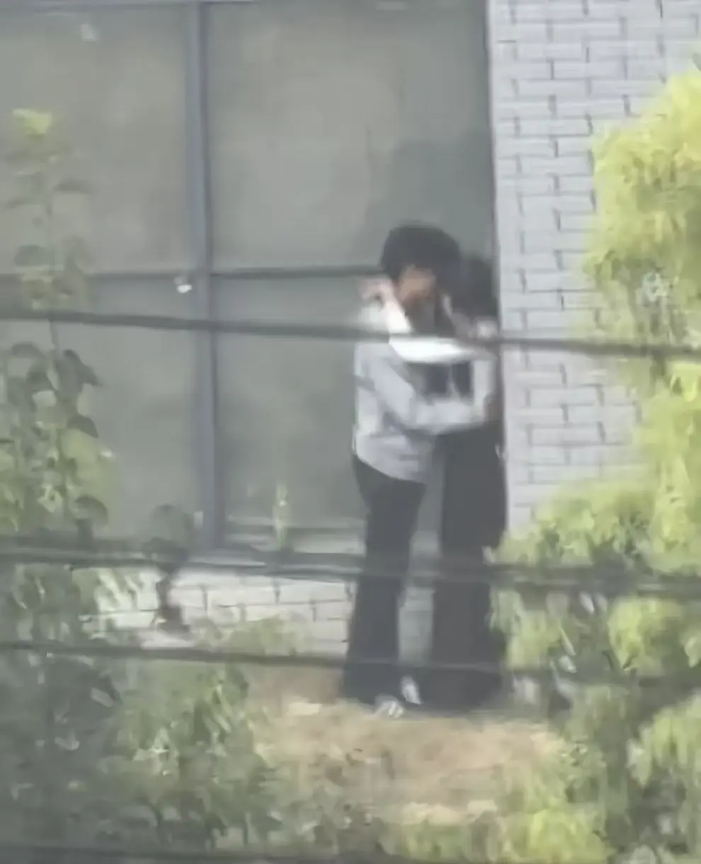 《蚌埠职教园情侣野外视频》资源下载-原生态高清完整版免费看-蚌埠职教园情侣野外视频事件后续全网热议